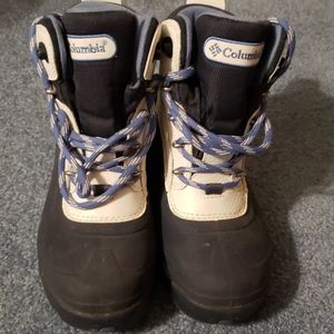 Snow boots